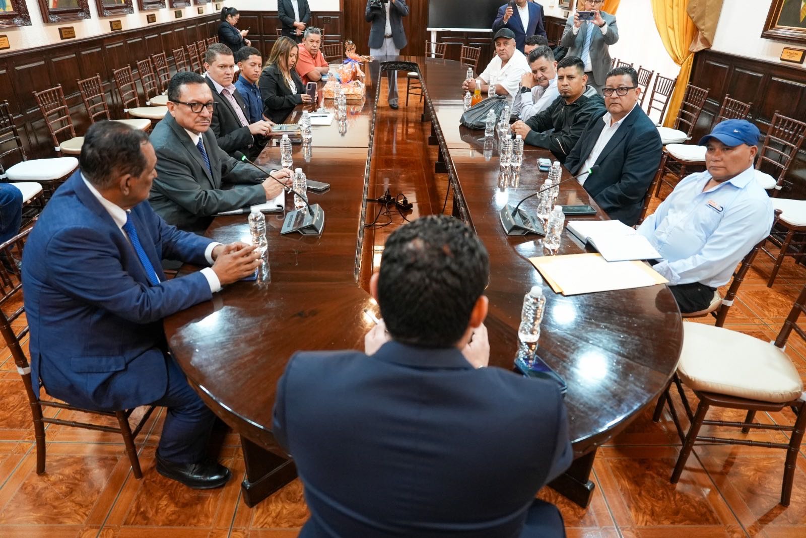 Presidente del Congreso apoya solución a necesidades de Güinope